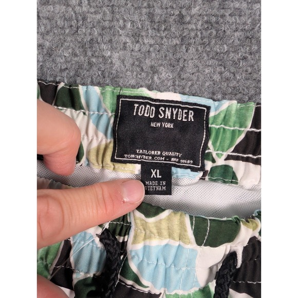 Todd Snyder Swim Shorts Mens XL Green Geo Abstract Mesh Lined NWT - Picture 4 of 8